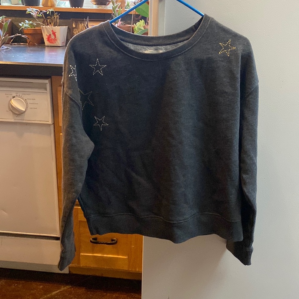 Super soft embroidered sweatshirt, worn once!